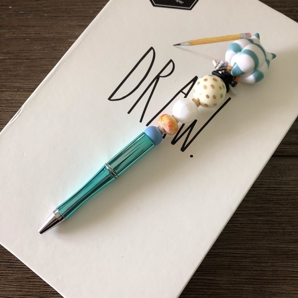 Disney Doorables: Star Wars: Ahsoka Tano handmade beaded pen - Picture 3 of 3